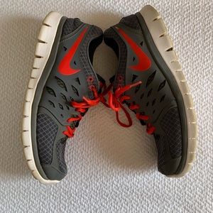 Nike flex run men’s grey red size 11